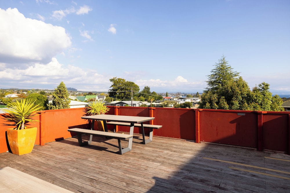 Haka House Taupo 43/50