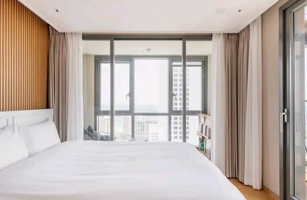 Family Suite, 1 Queen and 1 Single Bed