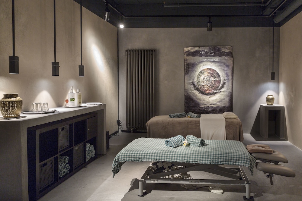 Trafo Hotel 7/54