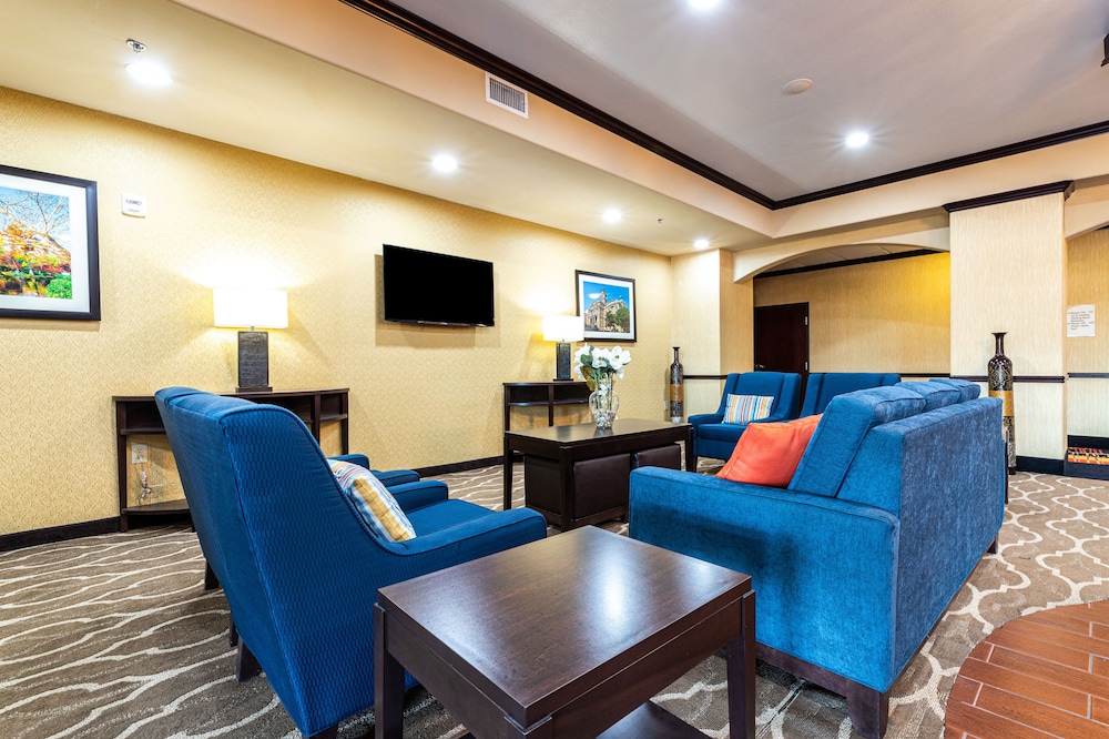 Comfort Suites At Lake Worth 35/47