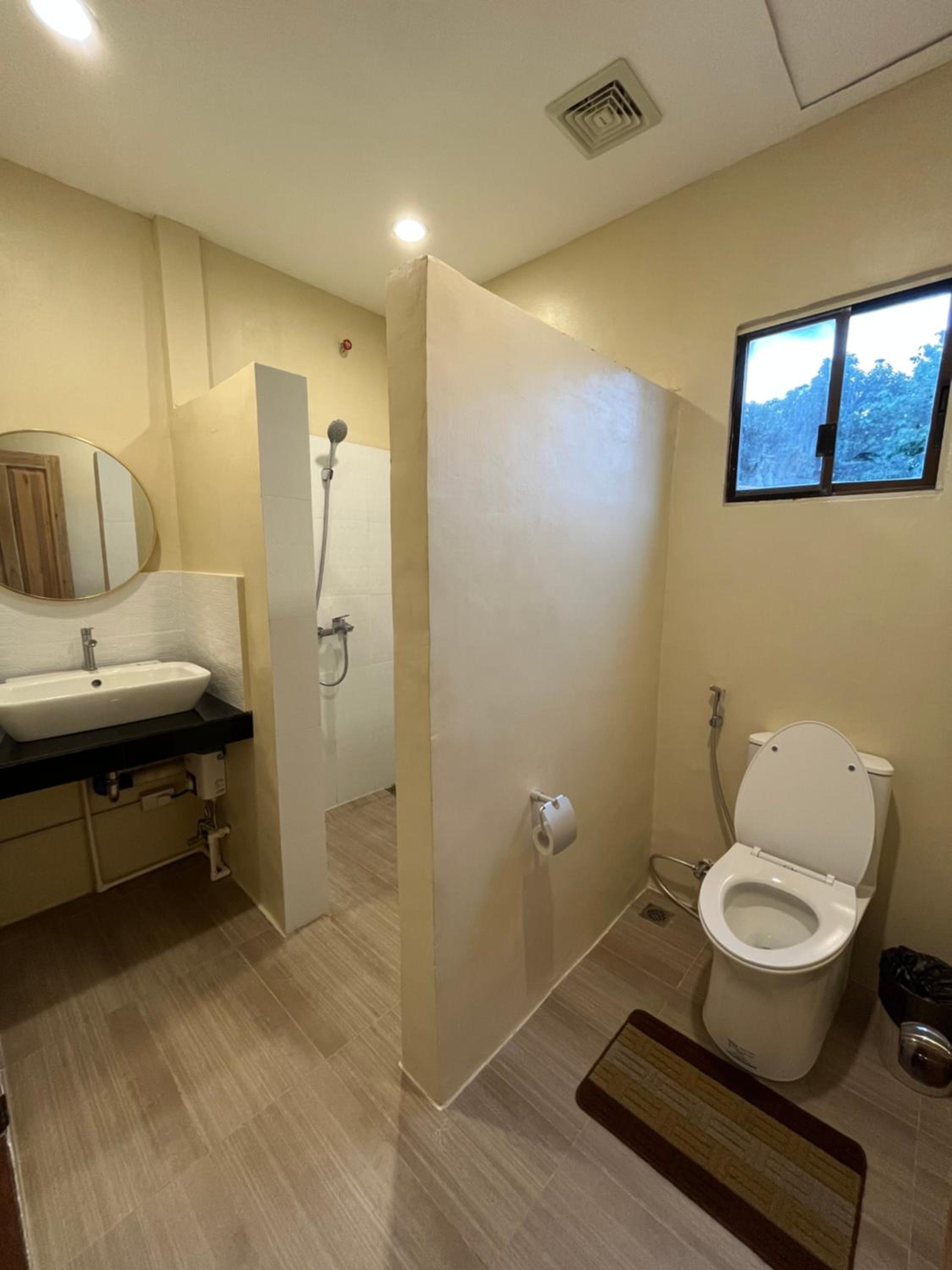 2 Bedrooms, Apartment, Queen and Twin Beds, Red Knight Gardens 3/3
