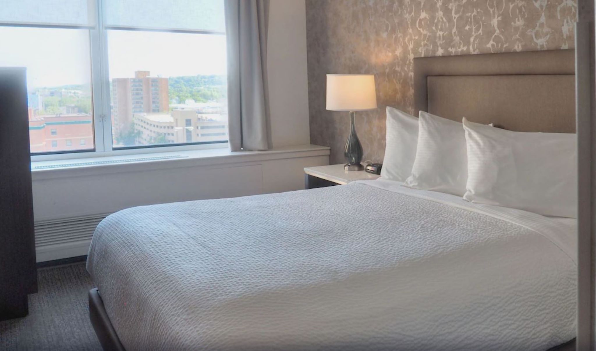 Boutique, Queen Bed