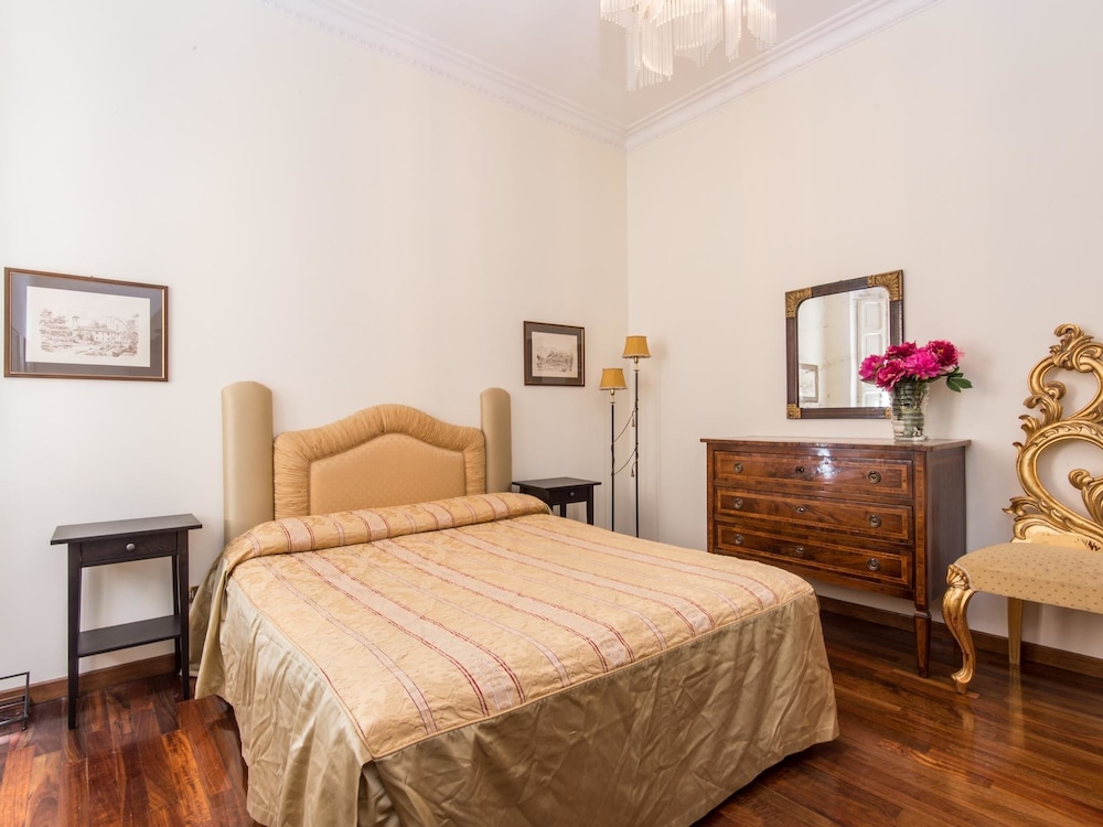 RSH Spanish Steps Luxury Apartment 6/44