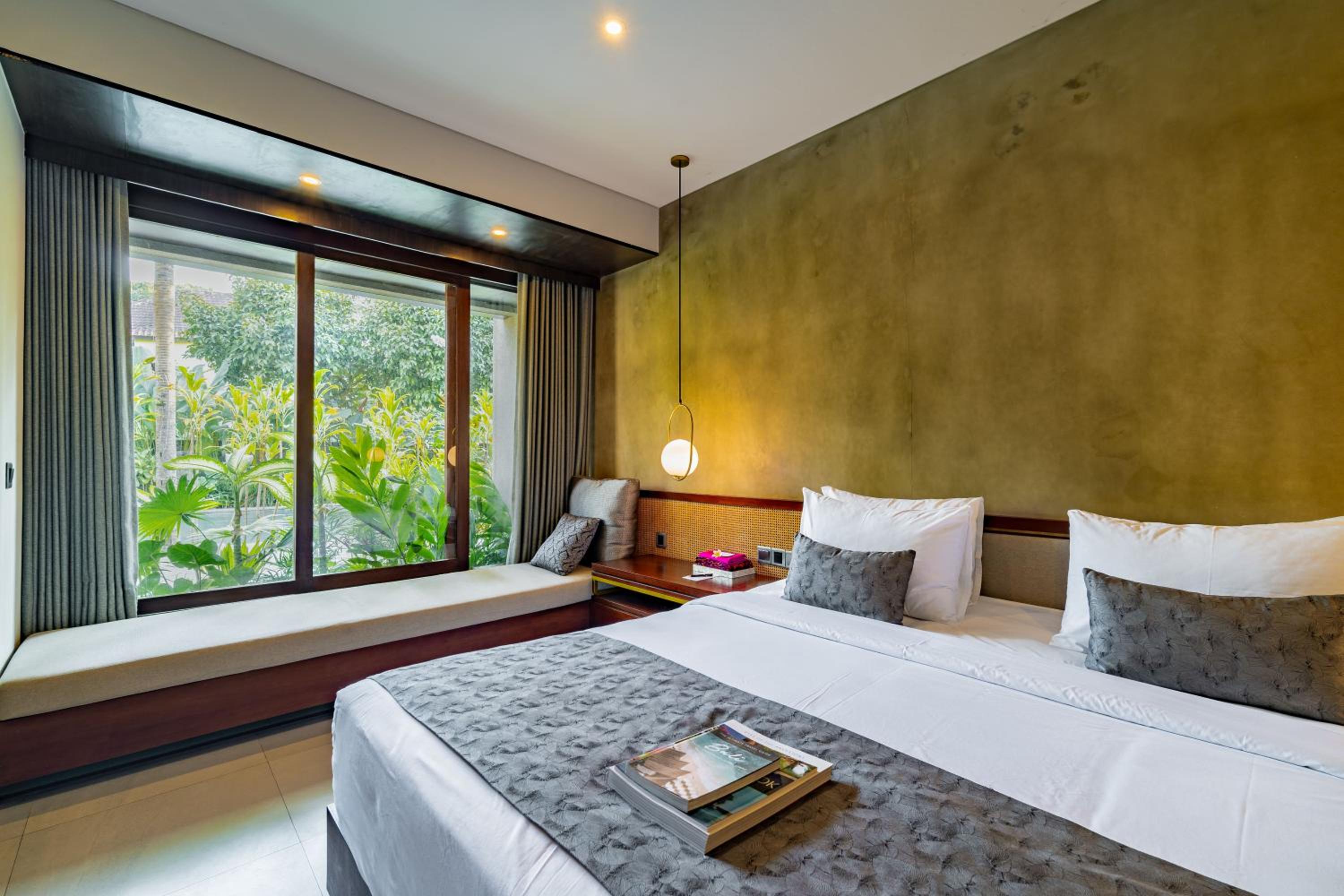Deluxe, King Bed