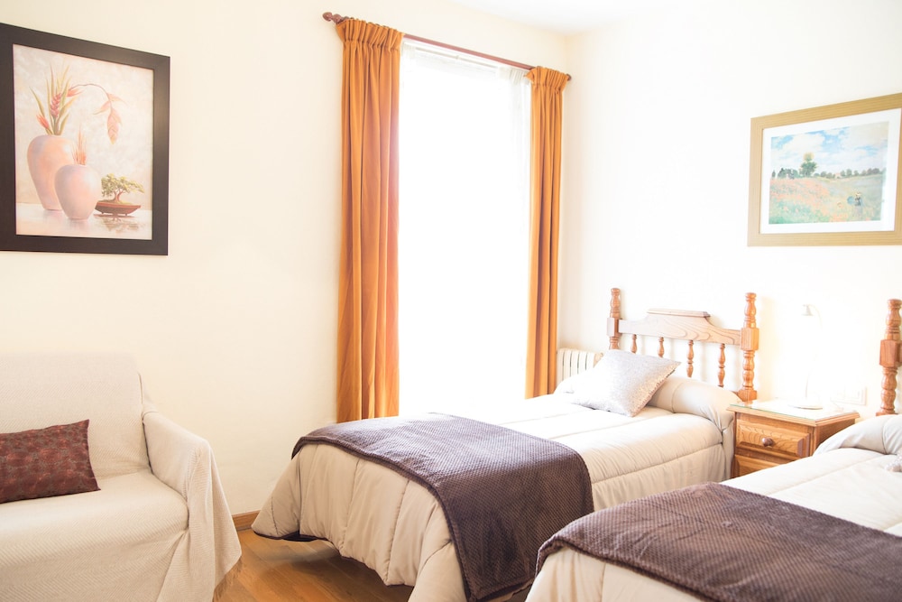 Linares Rooms Santiago 44/66
