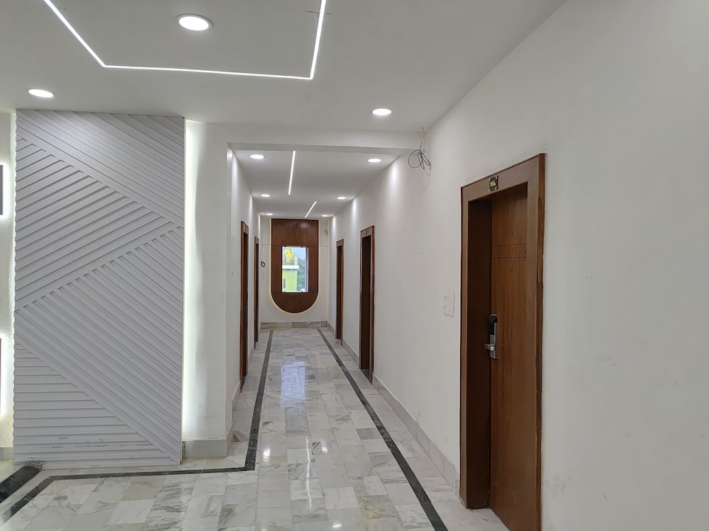 Muskan Hotel 29/48