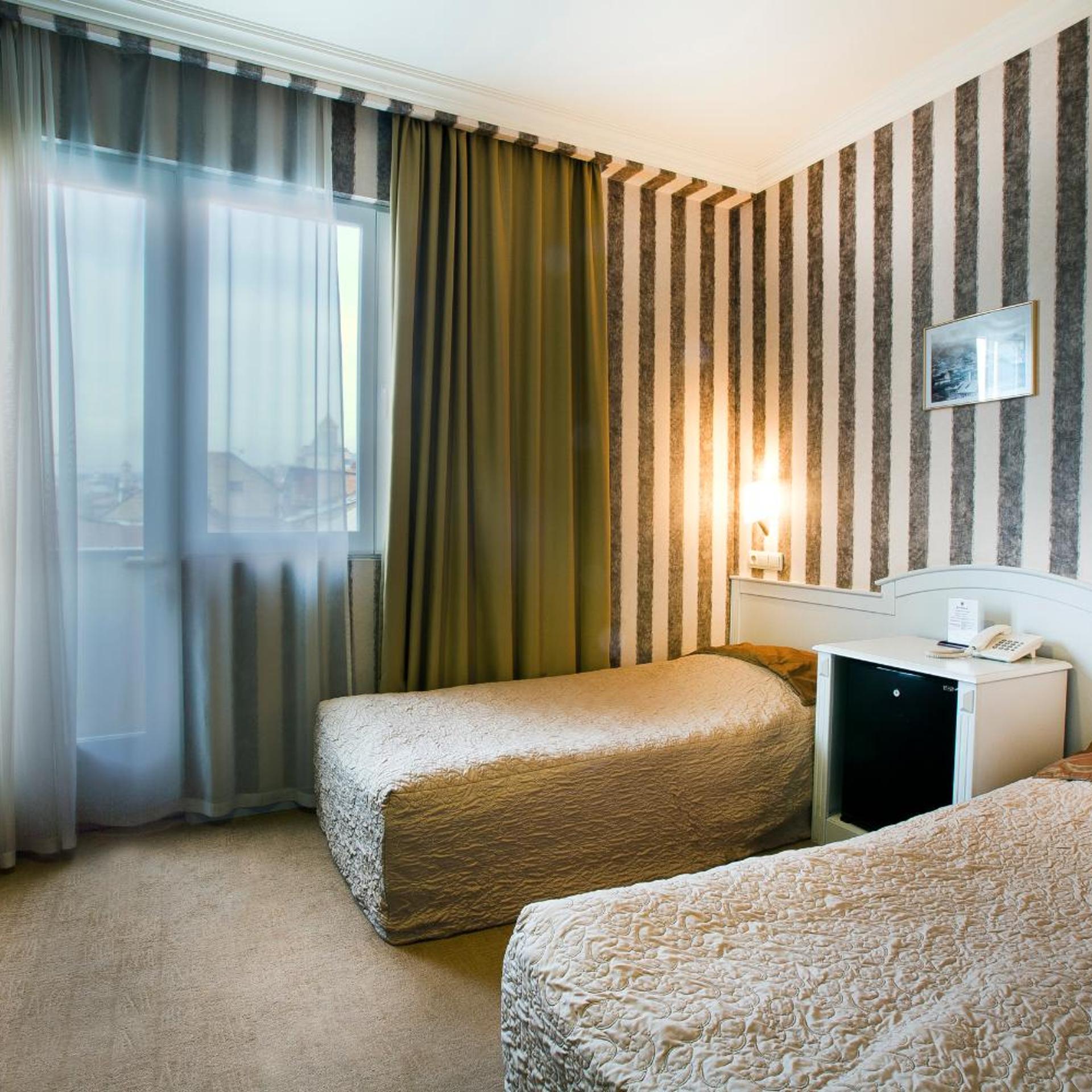 ROOM, TWIN BEDS, ANNEX