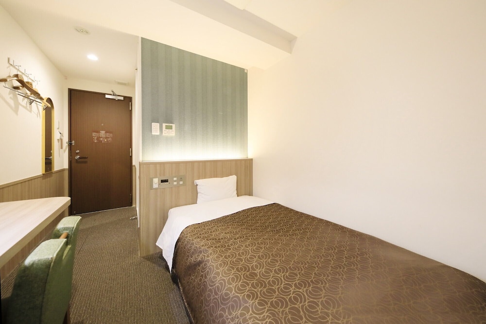 ROOM, SINGLE