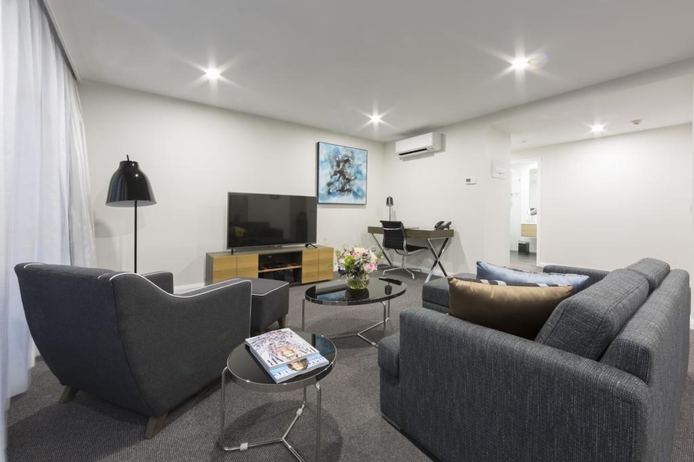 AVENUE HOTEL CANBERRA 35/59
