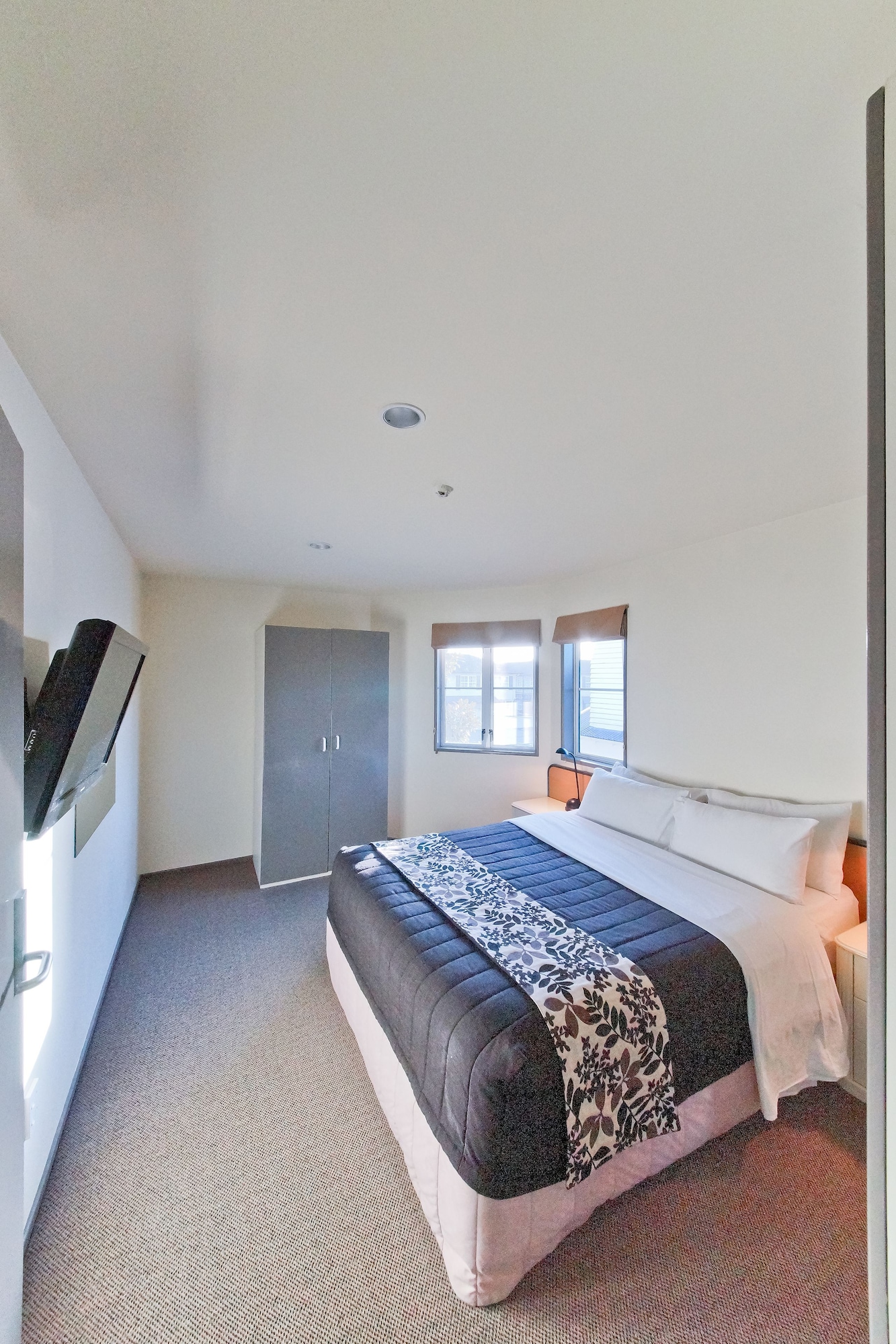 1 BEDROOM, SUITE