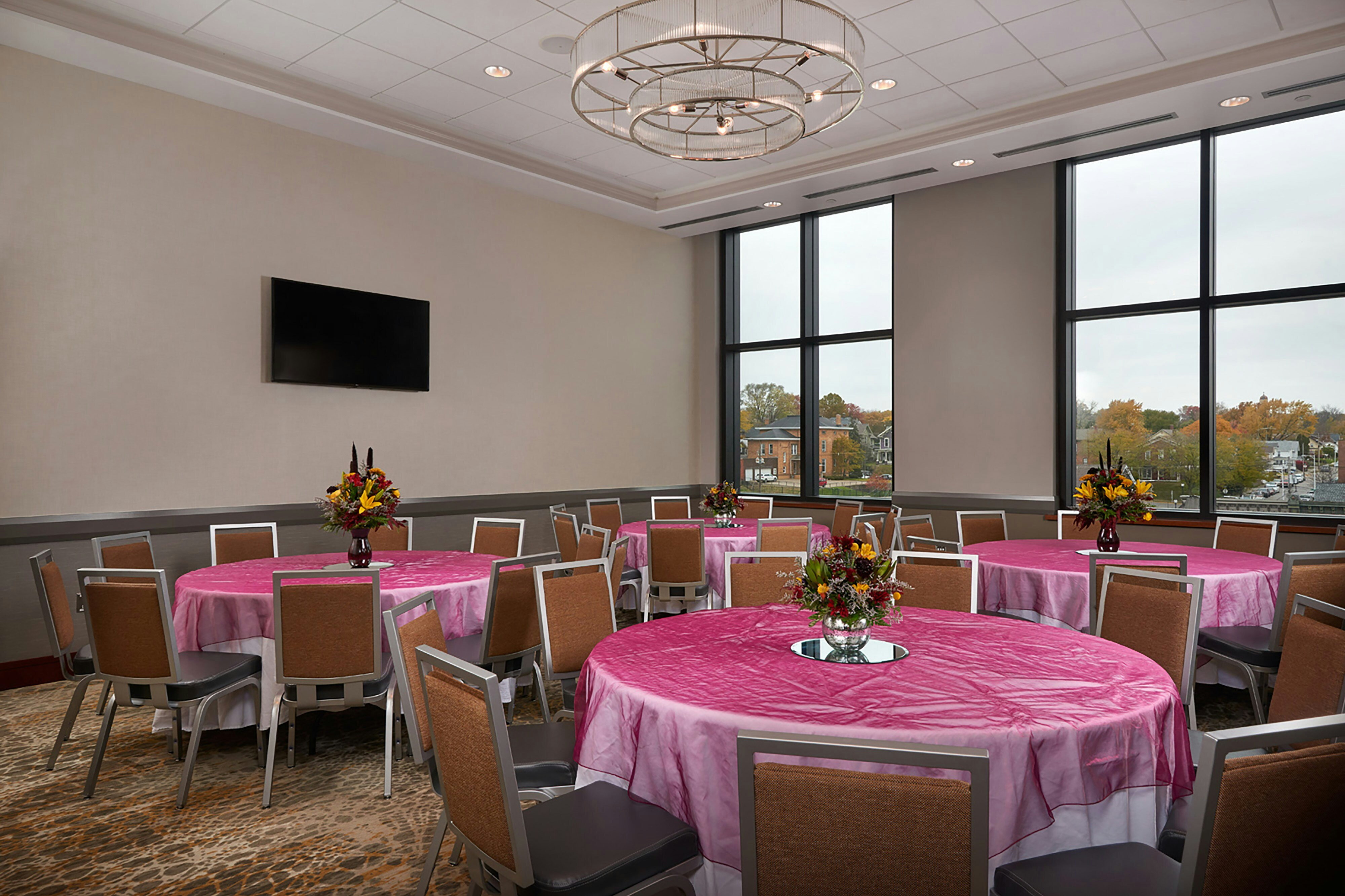 The Merrill Hotel & Conference Center Muscatine A Tribute Portfolio Hotel 65/71