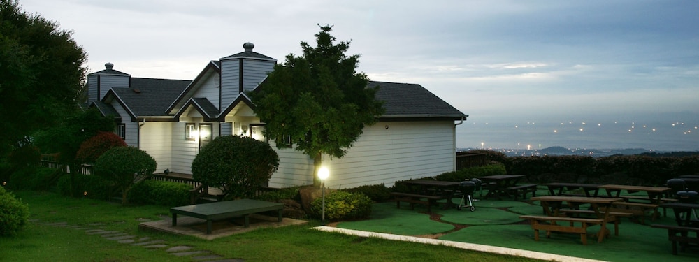 UTS Golf Village 44/50