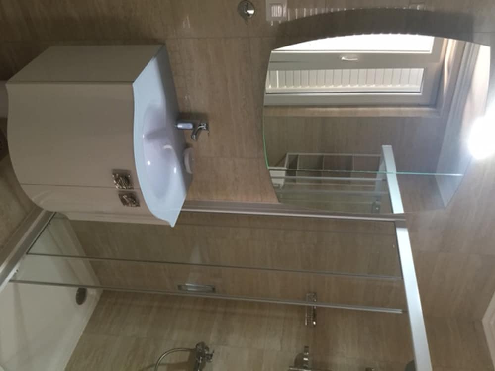 Boutique Pine Tree apartments 50/50