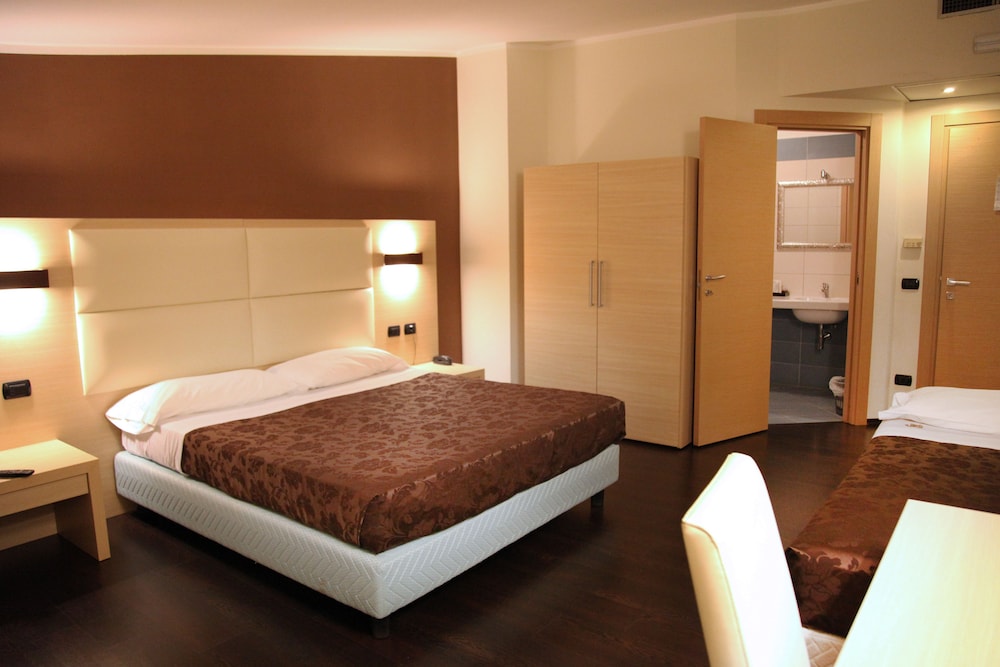 Hotel Sogni D Oro Airport Formerly Hotel Morgan 21/47