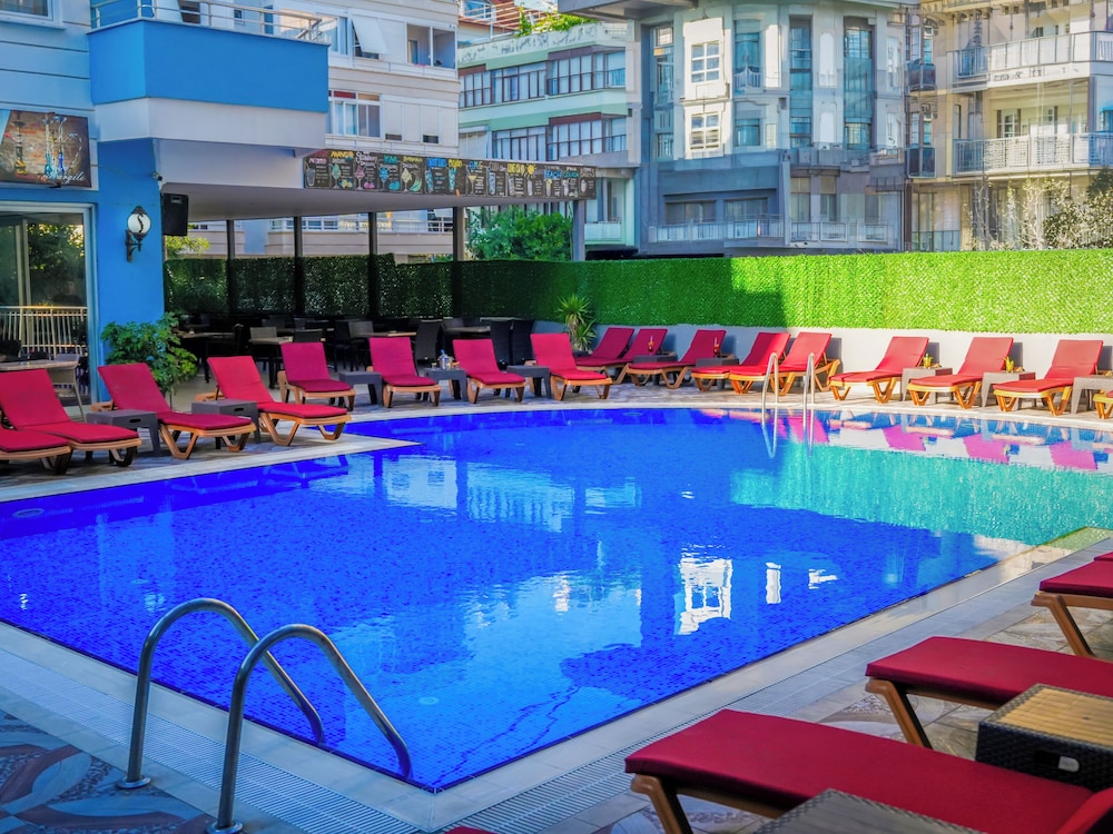 Hawaii Suite Beach Hotel 26/50