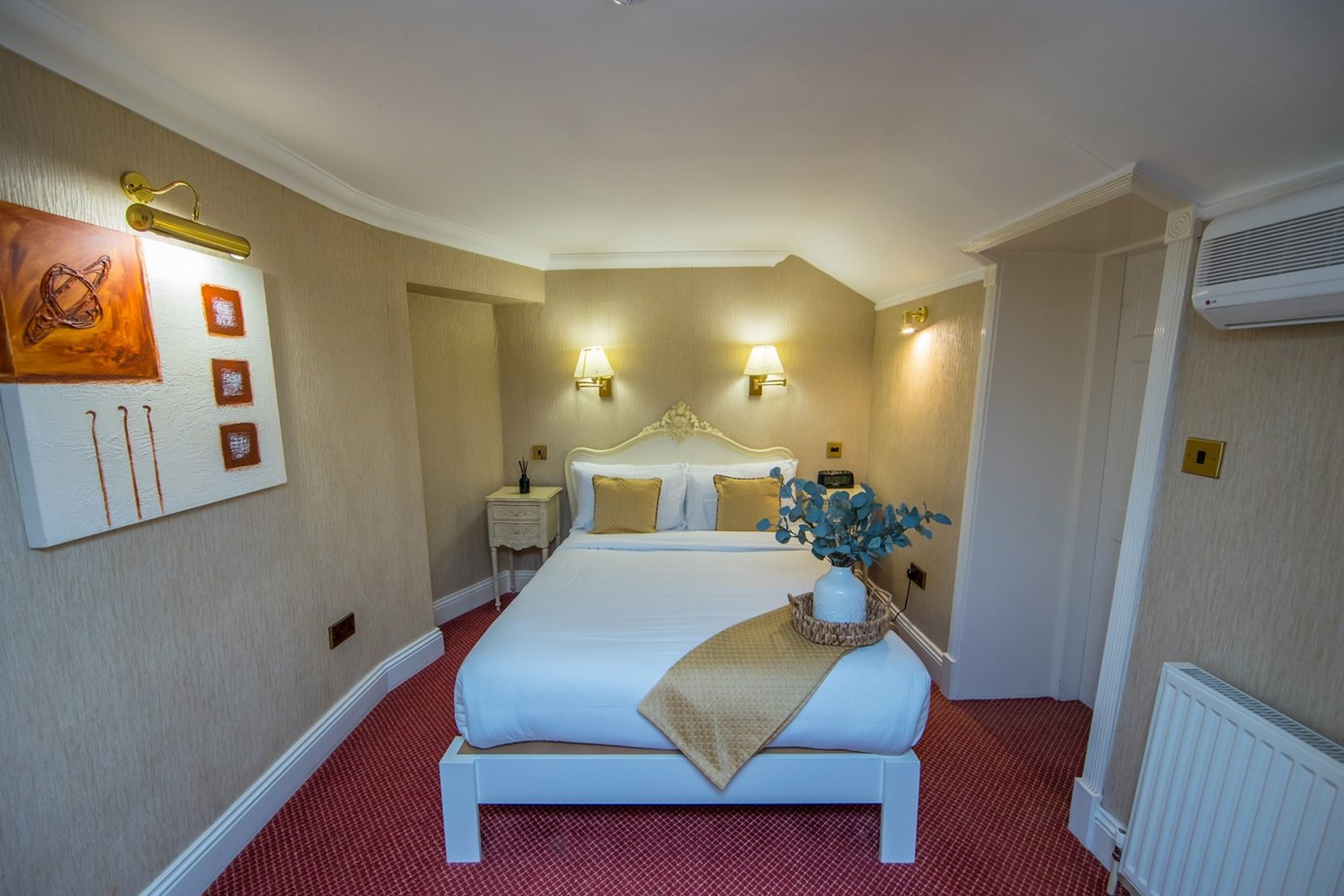 Rogerthorpe Manor Hotel 7/22