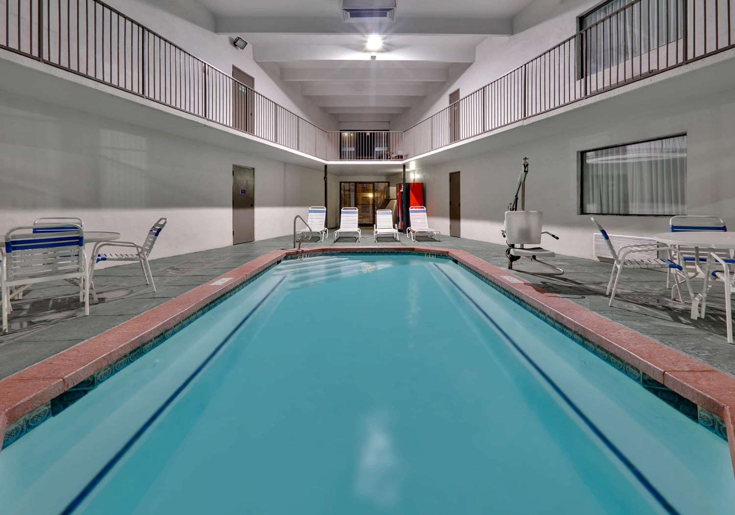 Days Inn & Suites by Wyndham Bentonville 12/19