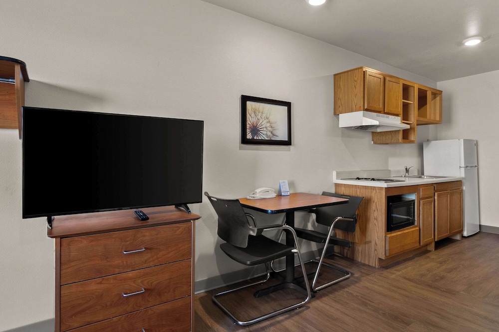 WoodSpring Suites Champaign near University 31/38