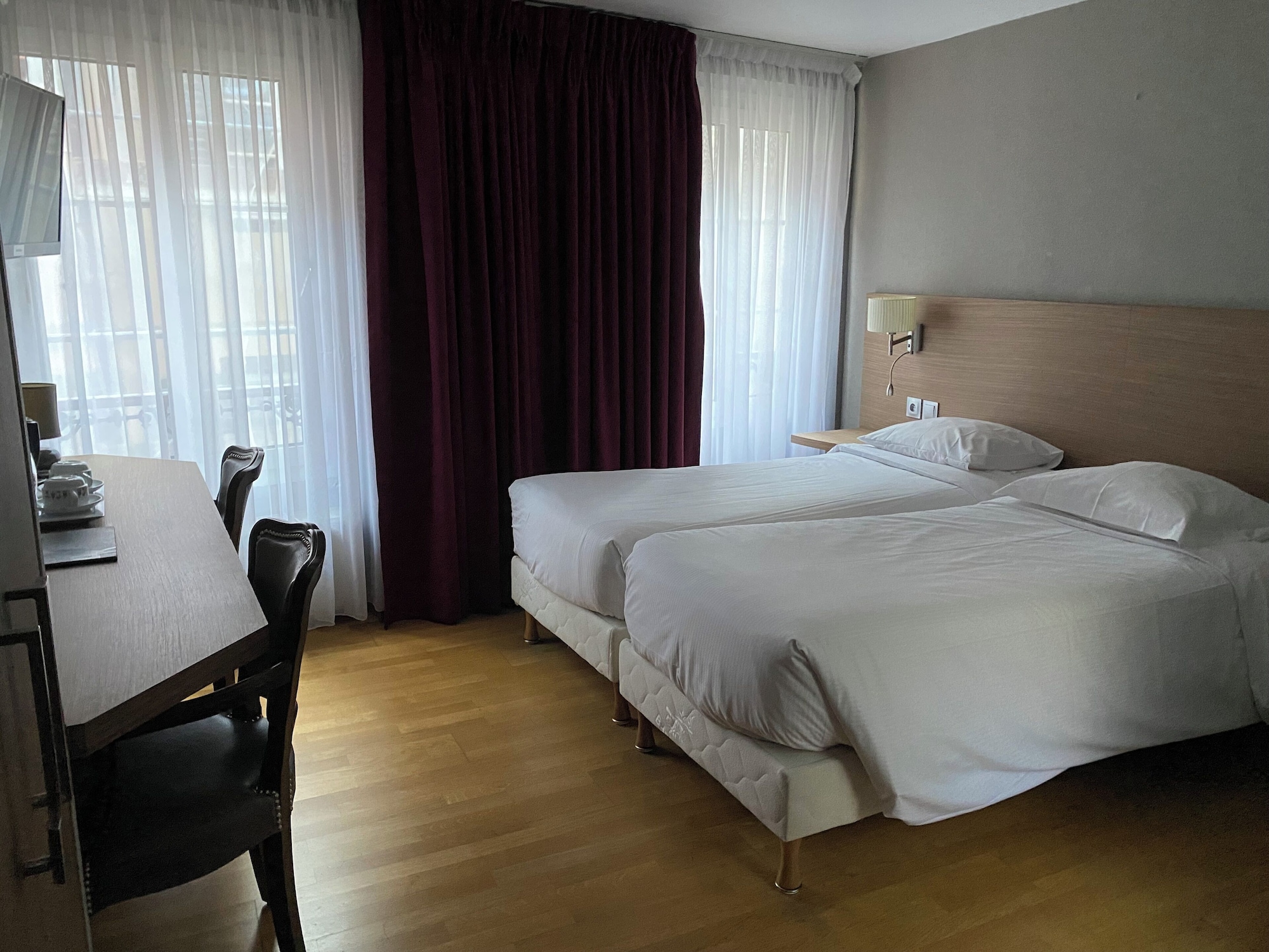 CLASSIC, TWIN BEDS