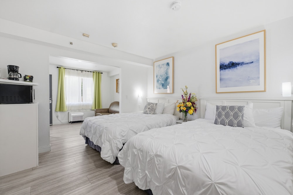 Loma Linda Inn. 18/54
