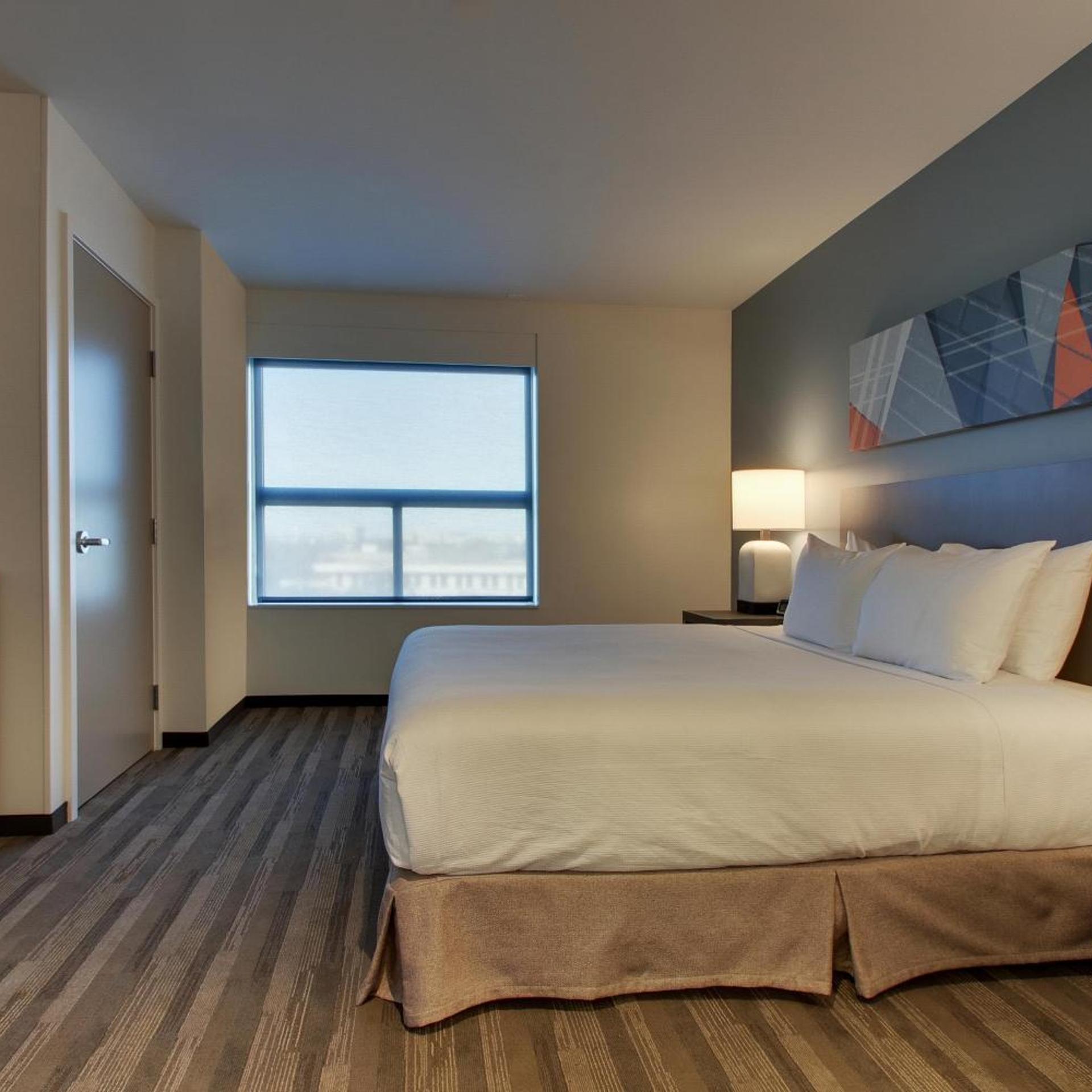 Room, King Bed, Den, Accessible