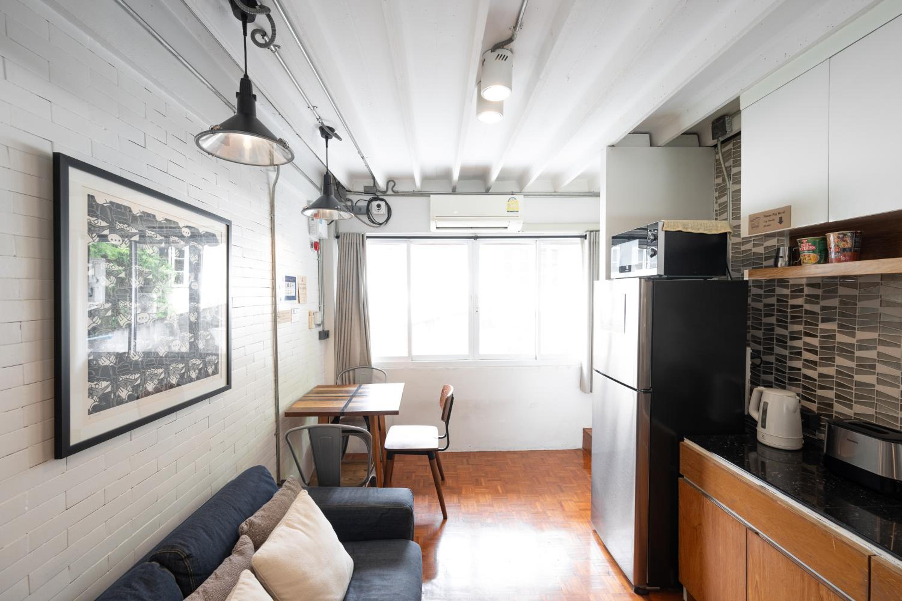 Bed Addict Hostel X Cafe 13/63