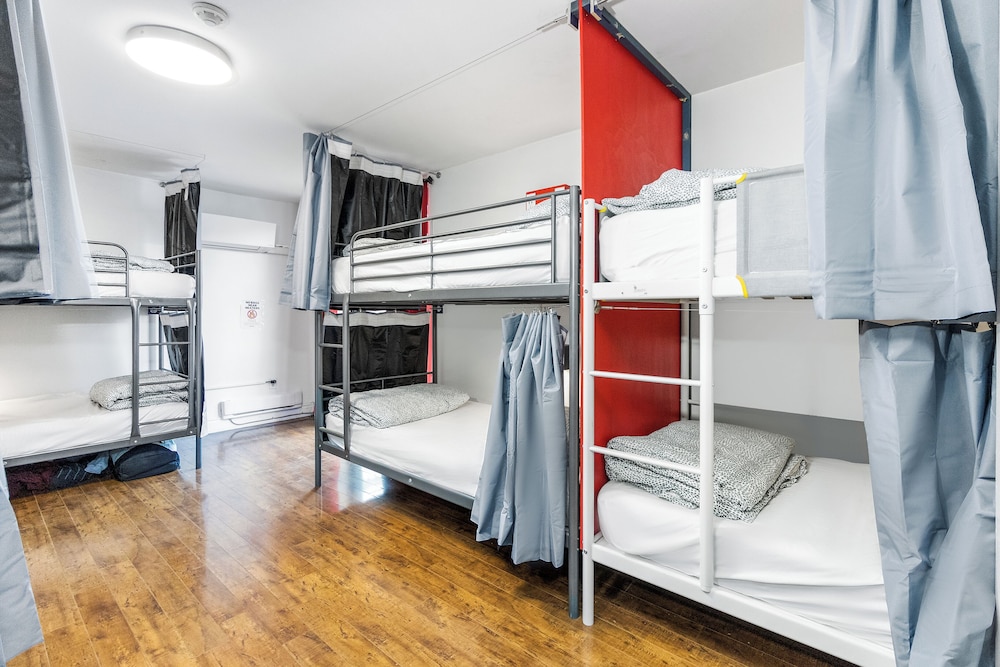 PRIVATE, MIXED DORM, 6 BEDS