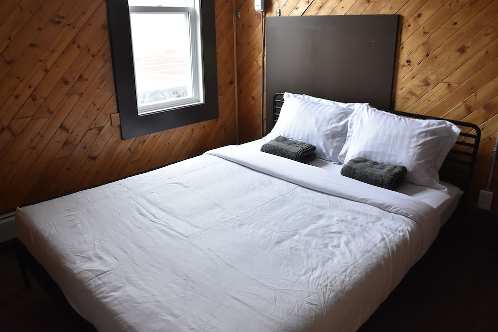 DELUXE, QUEEN BED