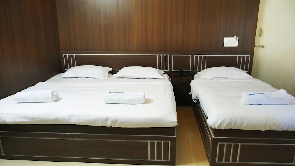 Hotel Govind Heights 13/40