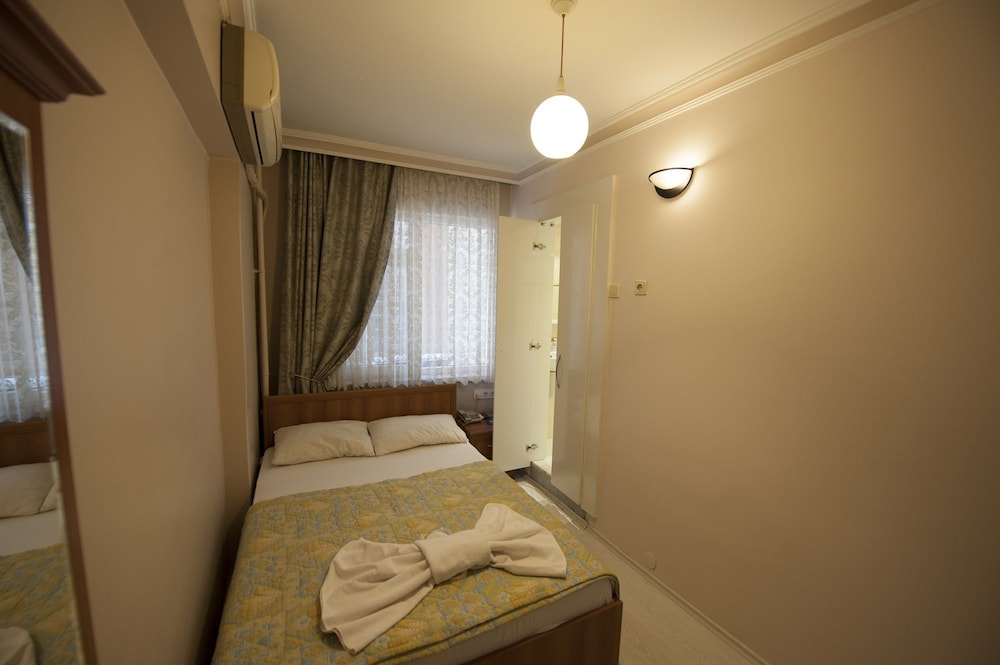 Grand Desi Hotel 50/50