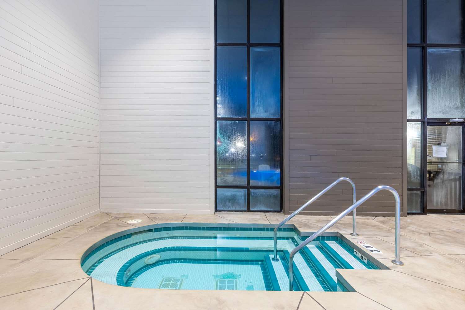Americinn By Wyndham Prairie Du Chien 24/42