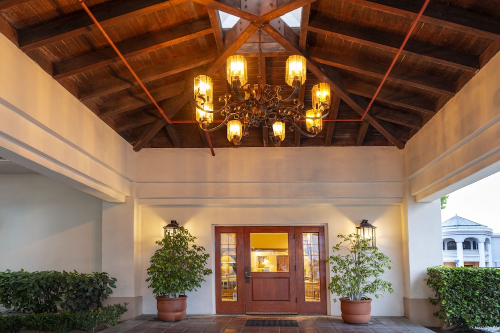 Lobby at CLOCKTOWER INN, VENTURA - CA