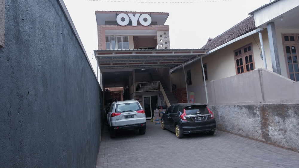 OYO 1692 Villa Akbar 3 37/48