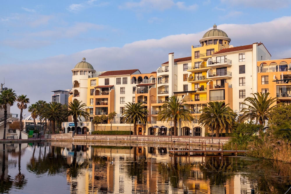 Cape Town City Accommodation the Island Club 1/69