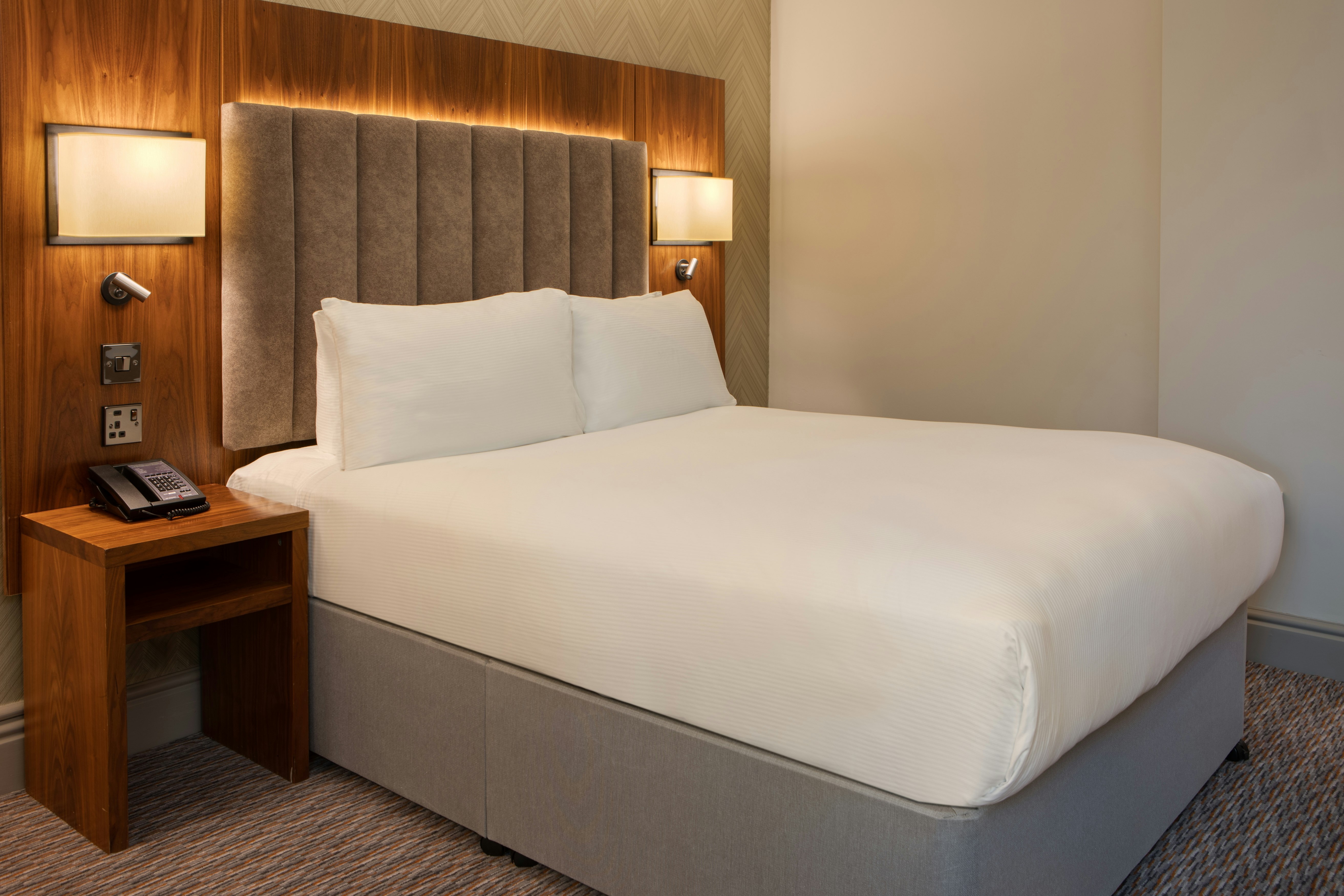 DOUBLETREE BY HILTON SOUTHAMPTON 43/93