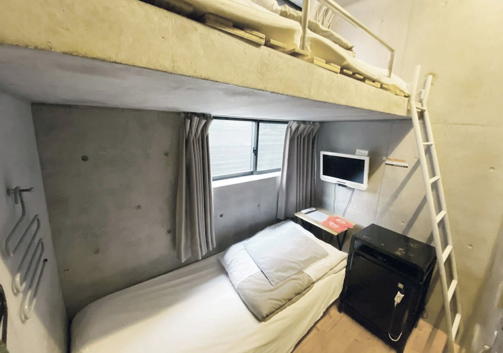 ROOM, BUNK BED, 2 BEDS