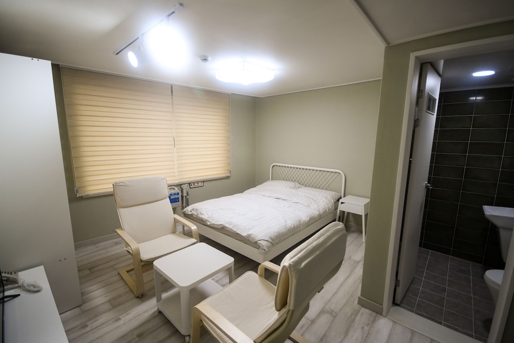 Bluehum Guesthouse - Hostel 5/16