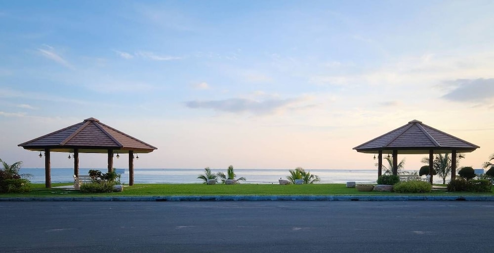 New Travel Beach Resort 67/68