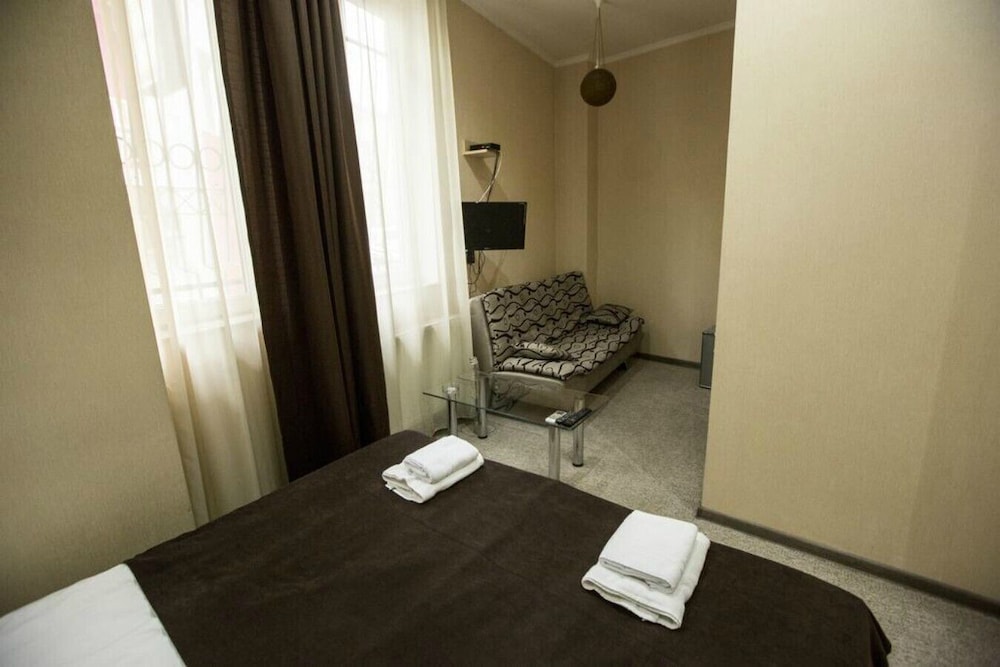 TBILISELI HOTEL 41/60