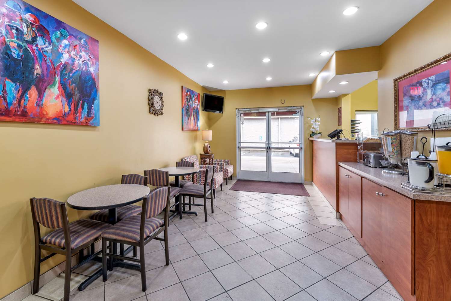 Econo Lodge Louisville Airport 30/40