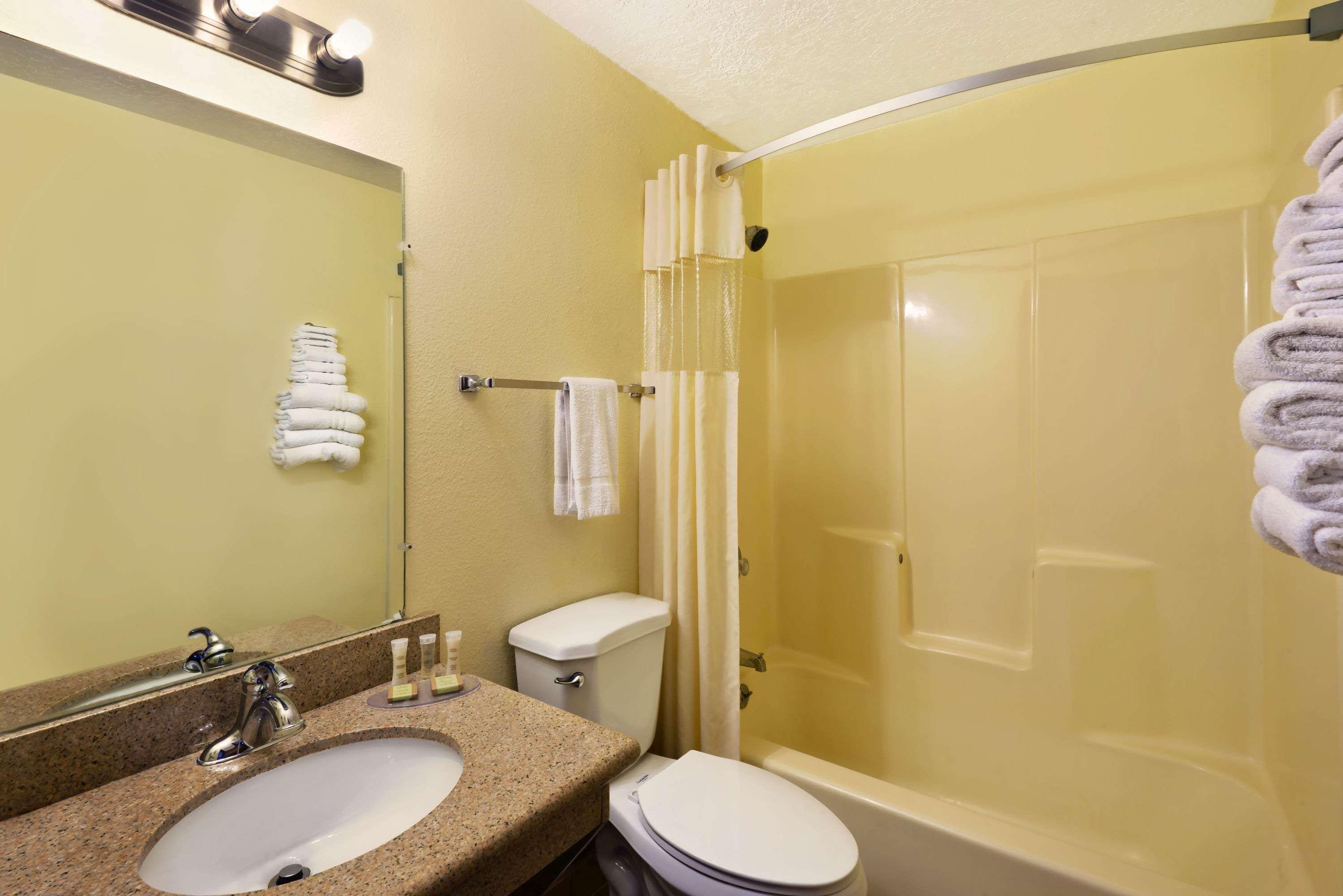 Super 8 by Wyndham Alamogordo/White Sands 23/23