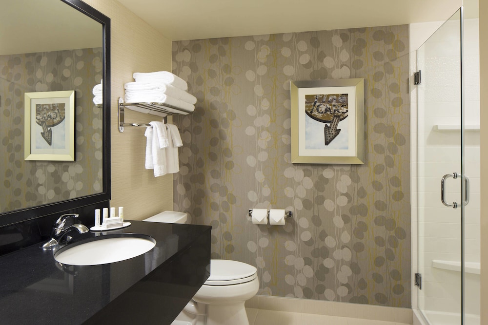 Fairfield Inn Suites Calgary Downtown 10/28