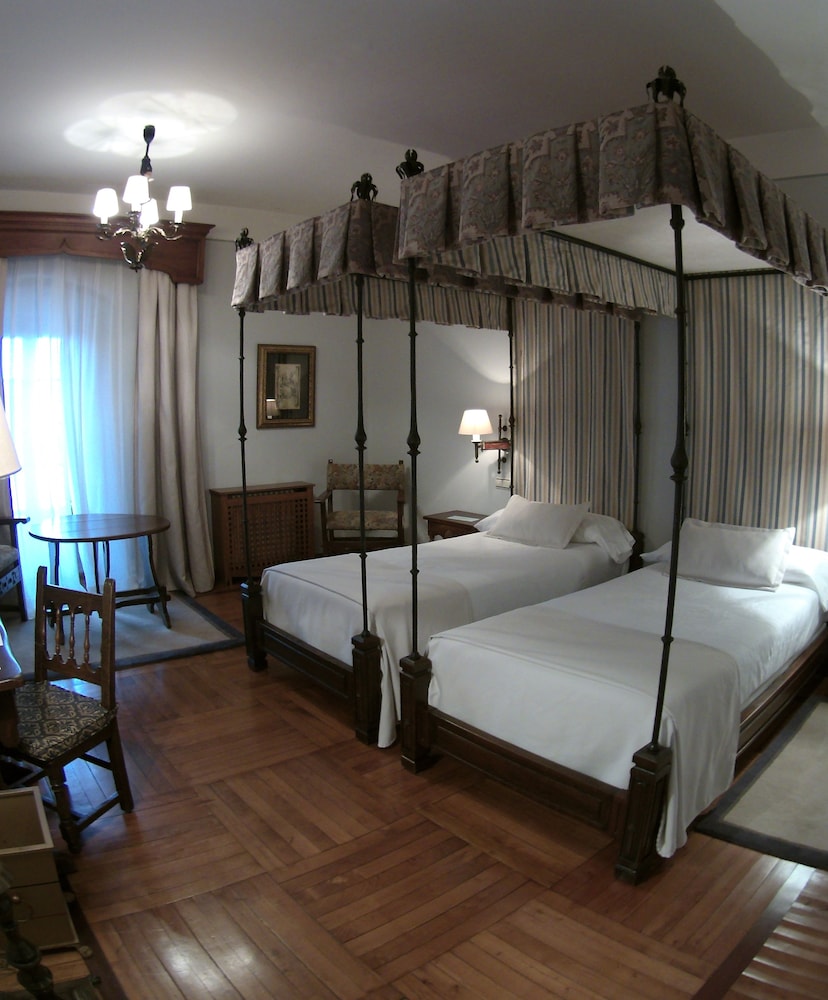 SUPERIOR, TWIN BEDS