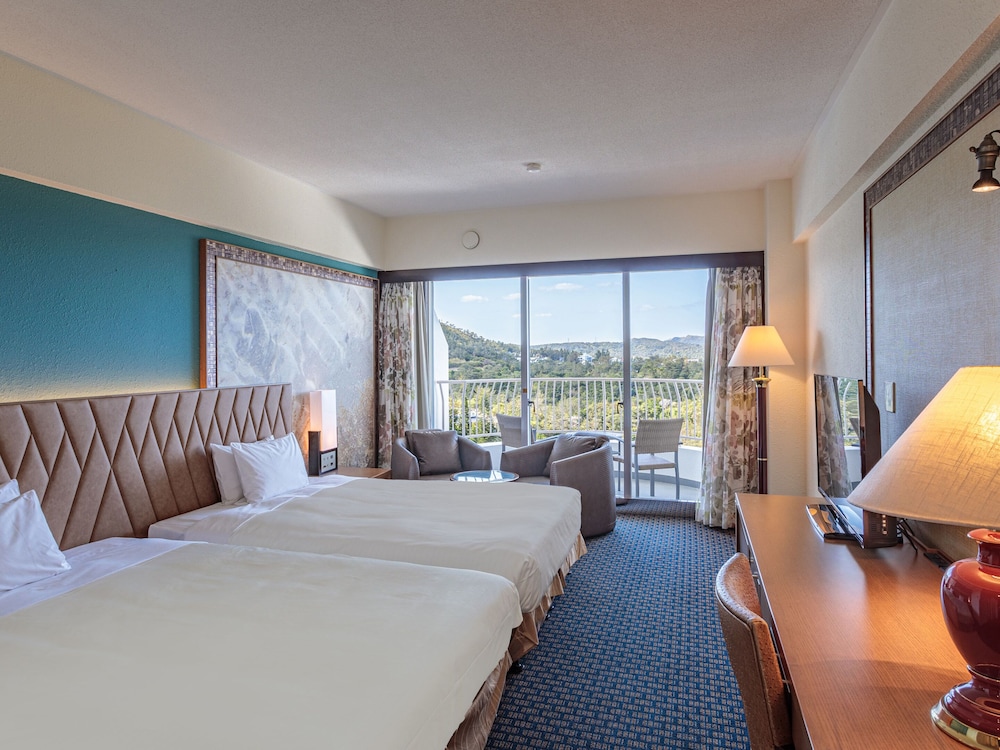 Premier, 2 Double Beds, Partial Ocean View, Top Floor