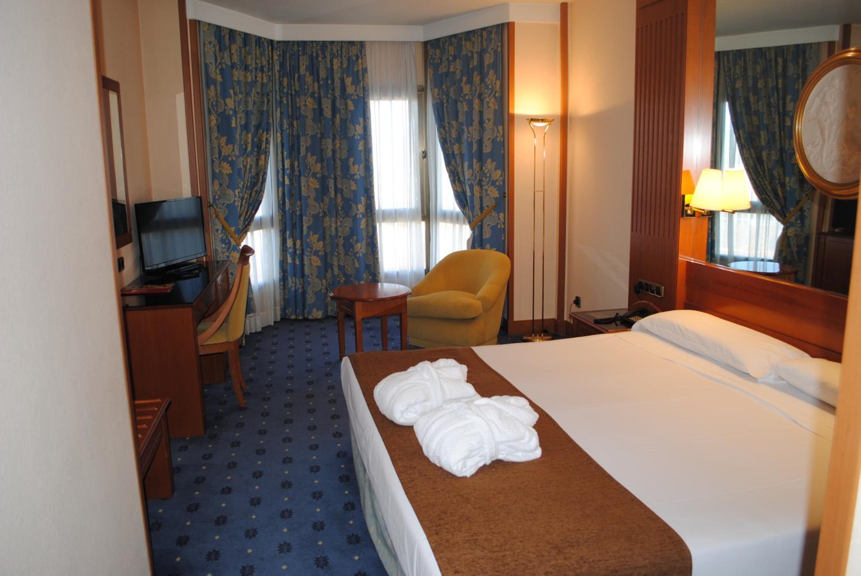 غرفة بسريرين منفصلين مع سرير إضافي، Hotel Los Bracos 3/10