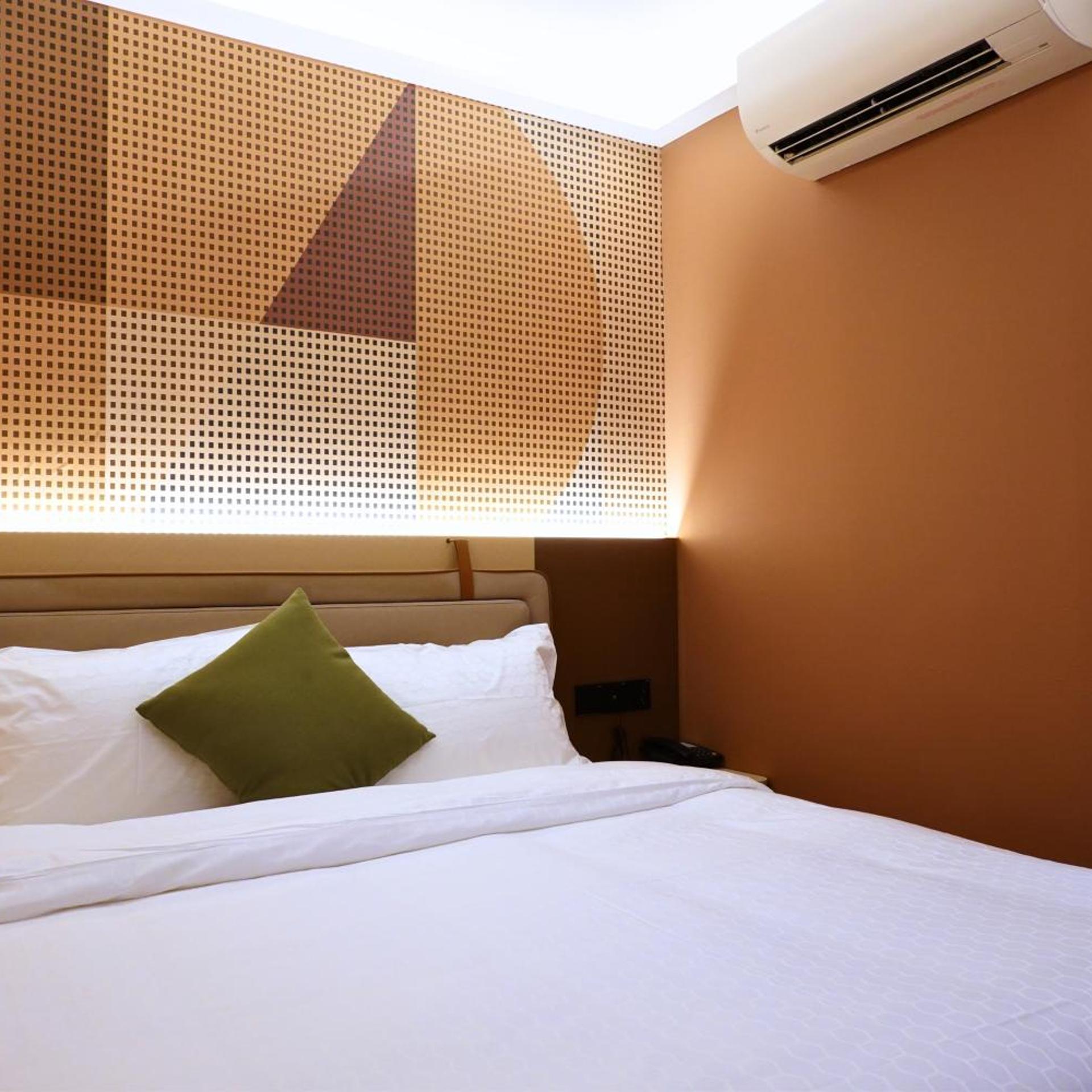Hotel 165 6/45