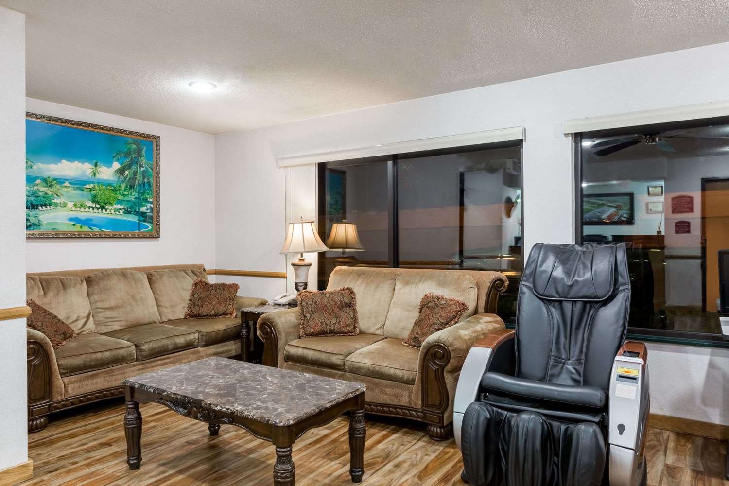 Howard Johnson by Wyndham Wichita Airport 3/6