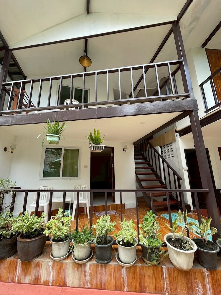 Coco's Guesthouse 2/66