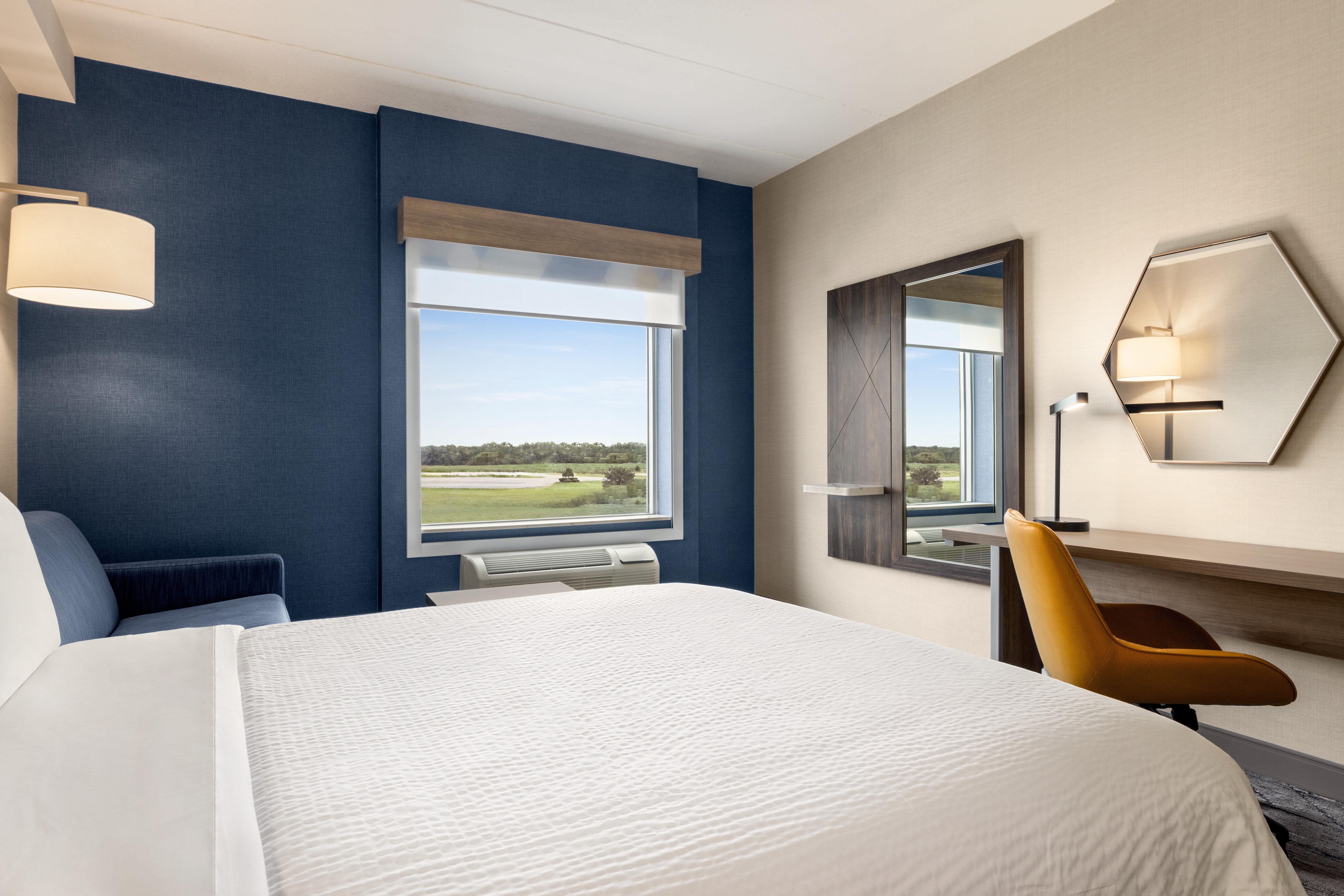 Holiday Inn Express STRATHROY 23/64