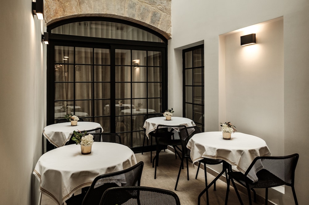 1926 Le Parisot Boutique Suites 22/36